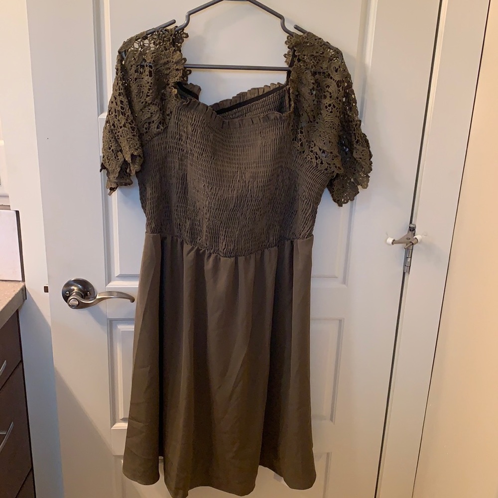 Lace sleeve dress